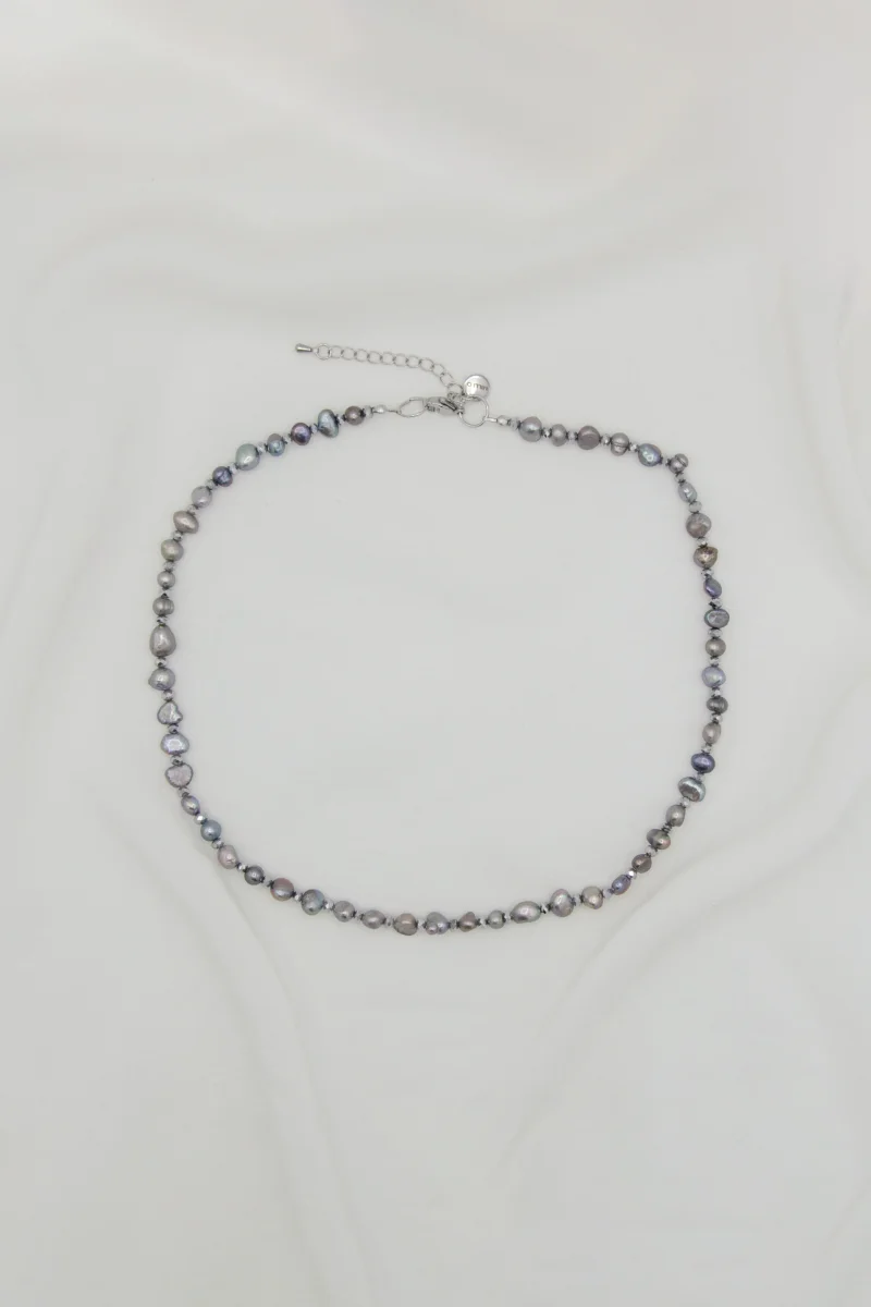 Helmikaulakoru  | Midnight Pearl necklace